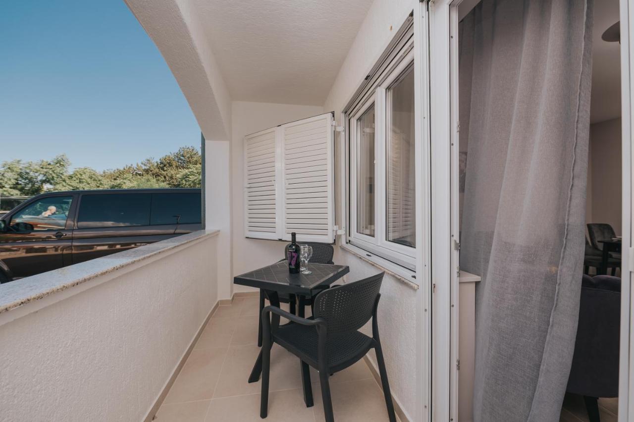 Apartments Virgine Maria I Baska  Bagian luar foto